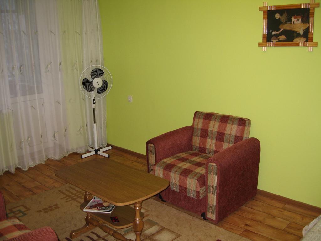 Apartment On Vasylya Chervoniya 67 Rivne Exterior photo